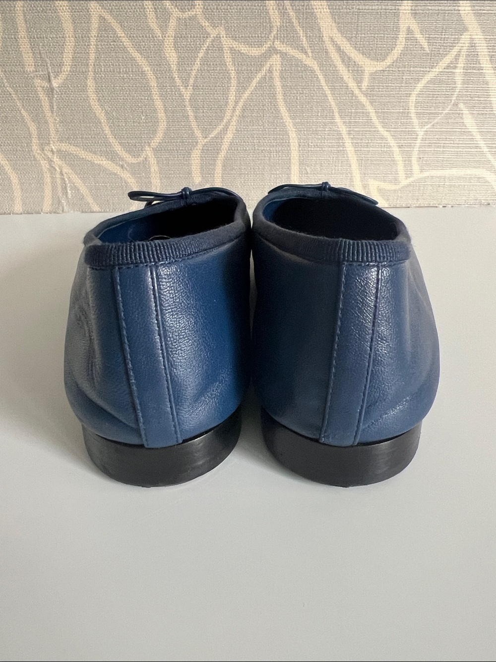 CHANEL Two-Tone Navy Blue and Black Leather Cap-Toe Ballet Flats - size 37 - Picture 2 of 7